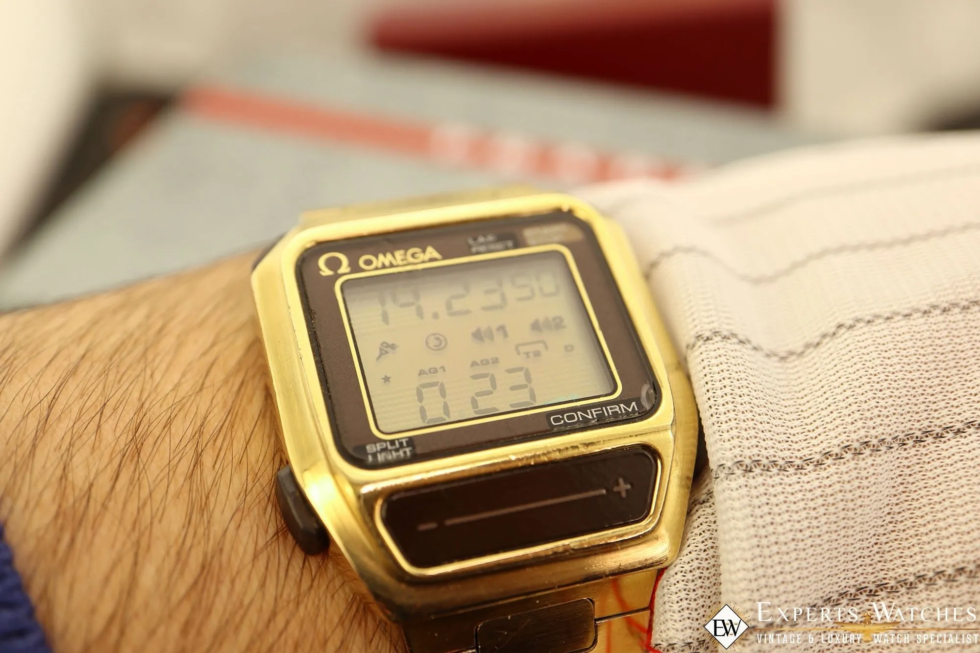 1984 Omega SeaMaster Chronograph SensorQuartz Box Papers Gold Digital LCD Watch