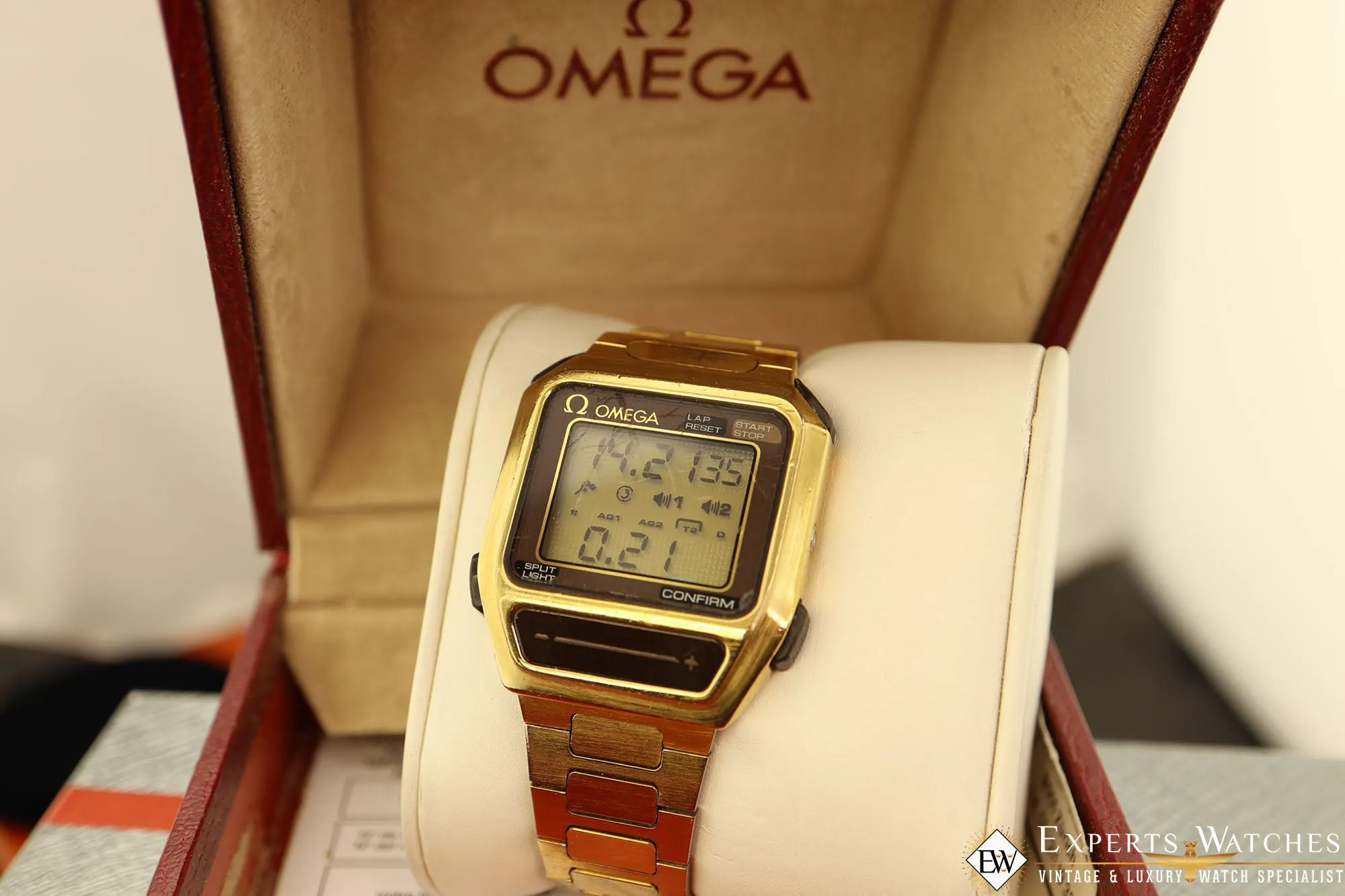 1984 Omega SeaMaster Chronograph SensorQuartz Box Papers Gold Digital LCD Watch