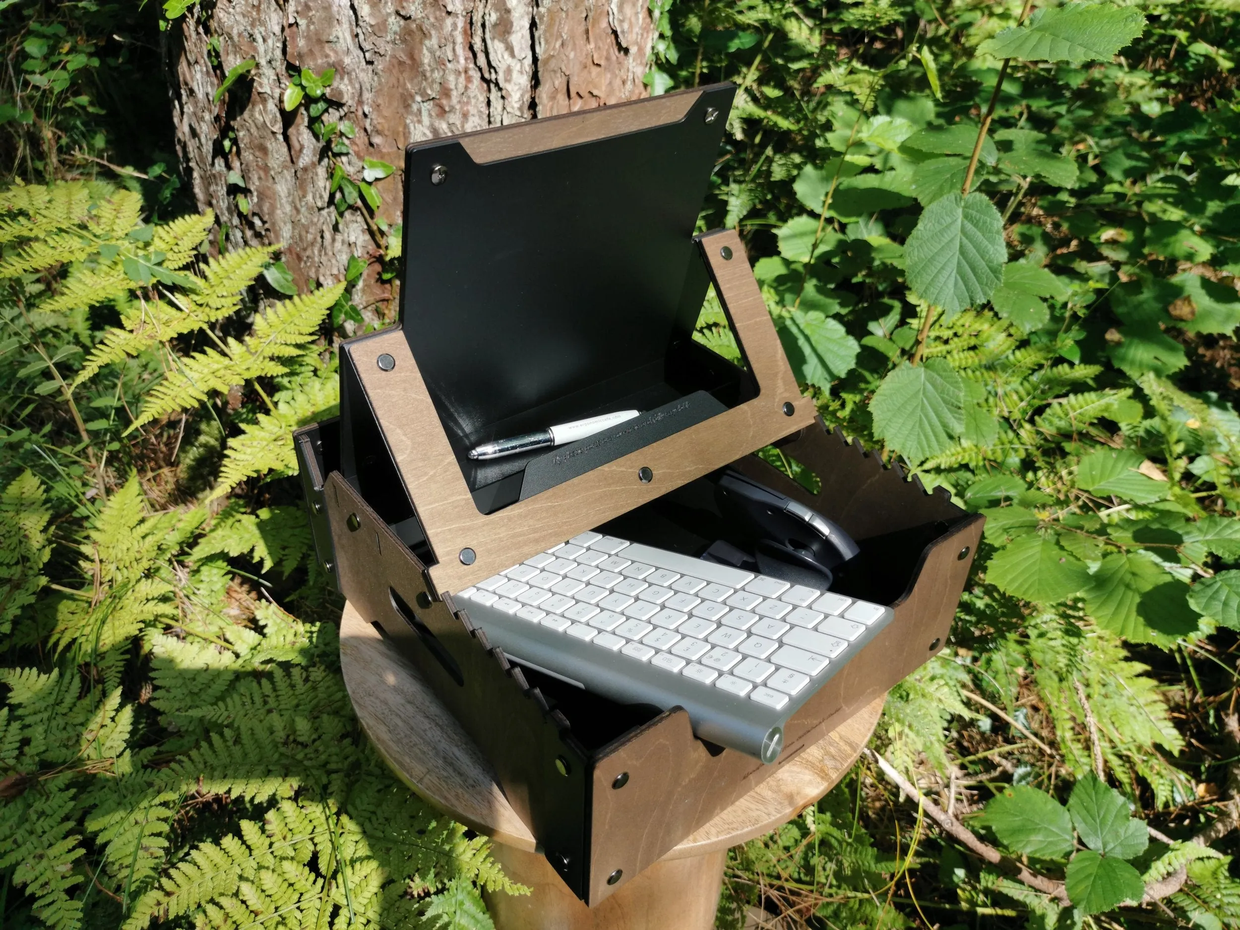 Ergonomic Cafe Go Eco - Hive Laptop Stand