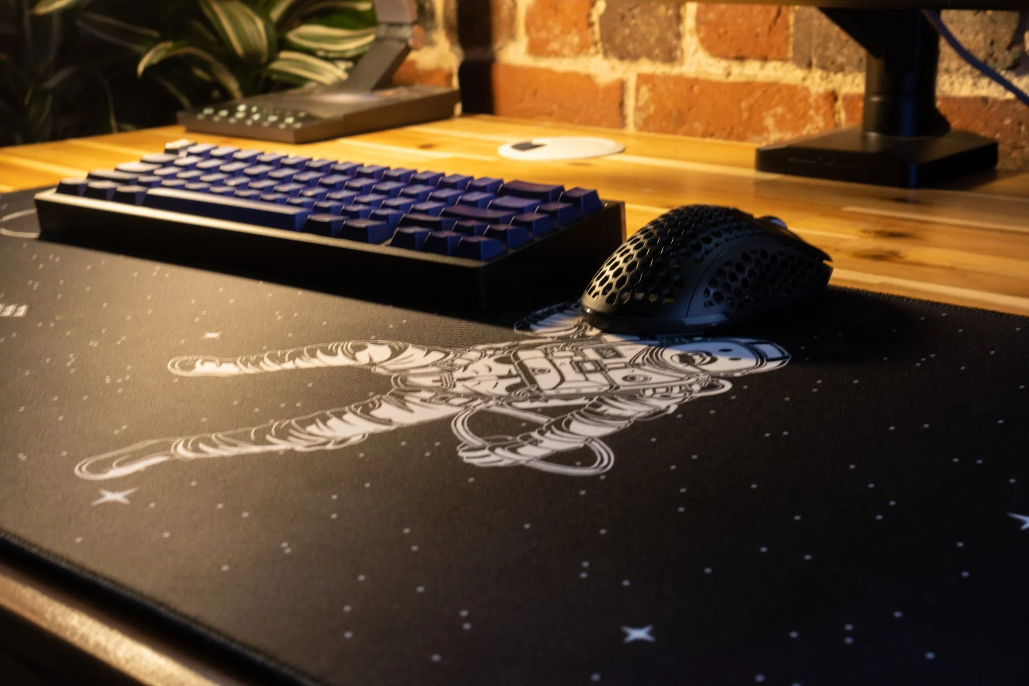 Limited Edition - "uhSnow" Content Creator Collaboration XL Mousepad