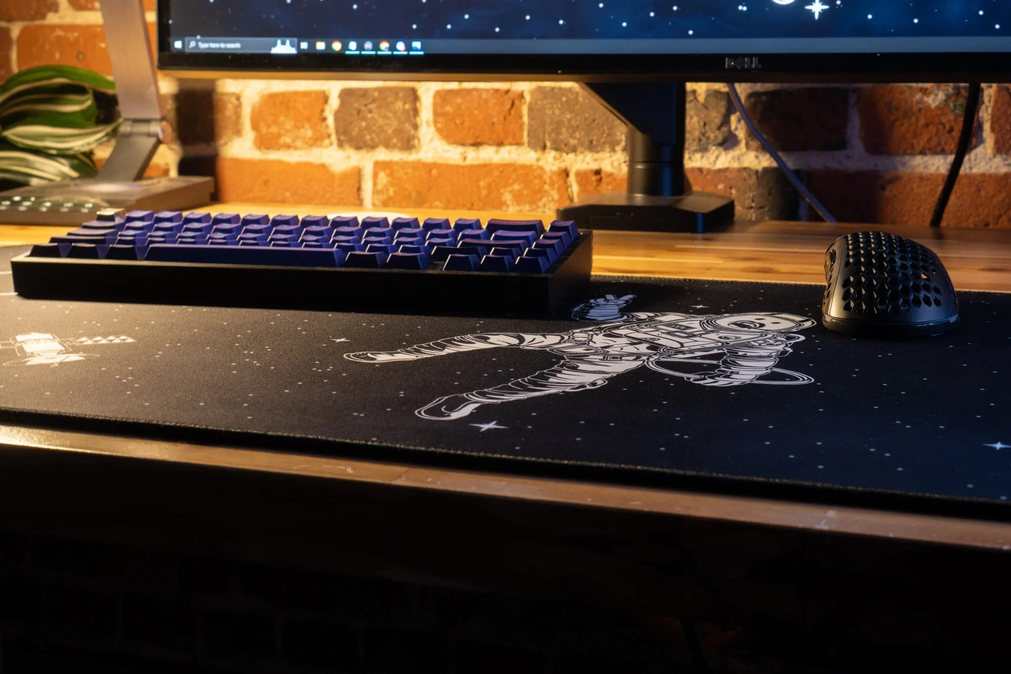 Limited Edition - "uhSnow" Content Creator Collaboration XL Mousepad